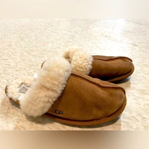 Woman's Ugg slippers